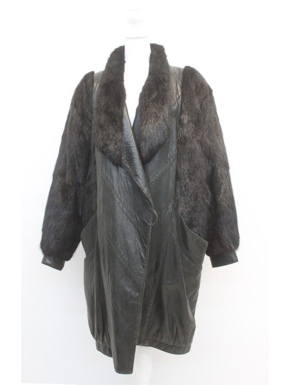 SCRAP ITEM: BLACK MUSKRAT & LEATHER FUR COAT JACKET SIZE: N/A